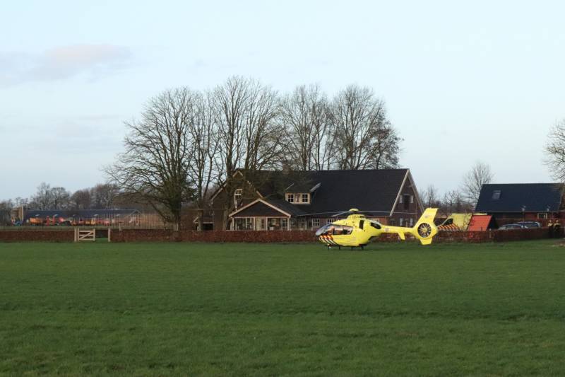 Traumahelikopter landt voor zwaargewonde jongen