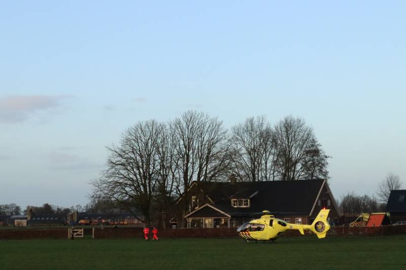 Traumahelikopter landt voor zwaargewonde jongen