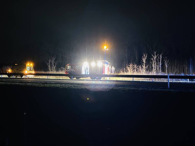 Auto raakt van de weg belandt te water