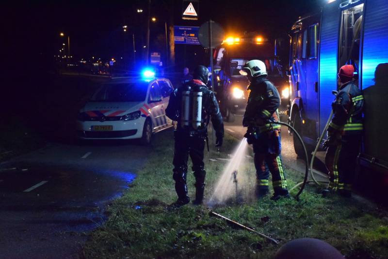 Bestuurder spoorloos na auto te water