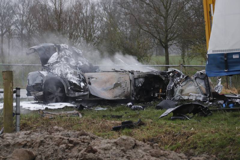 Dode gevonden in uitgebrande auto