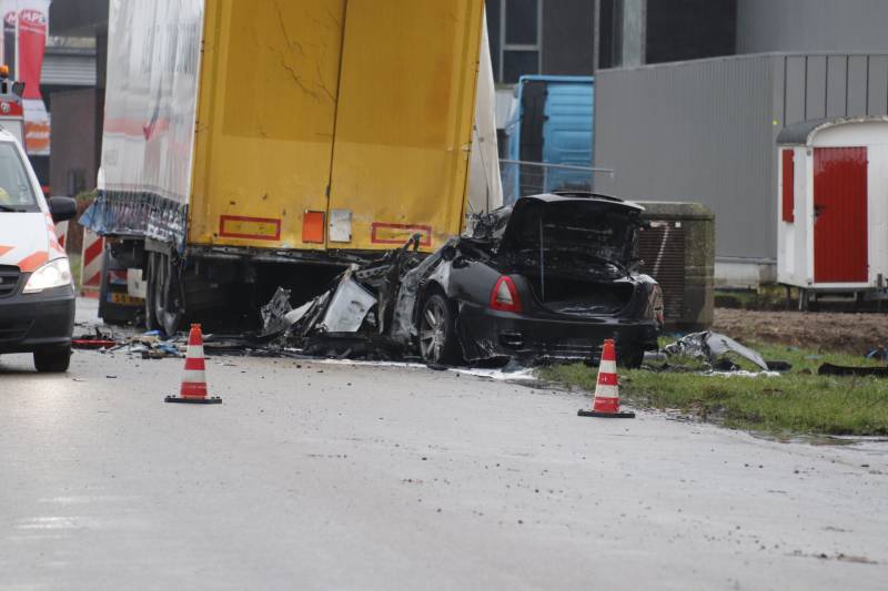 Dode gevonden in uitgebrande auto