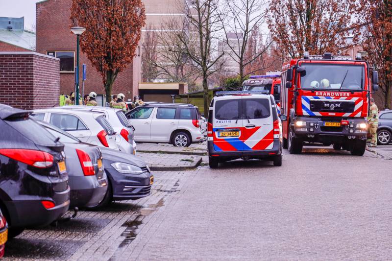 Dode vrouw aangetroffen onderaan flat