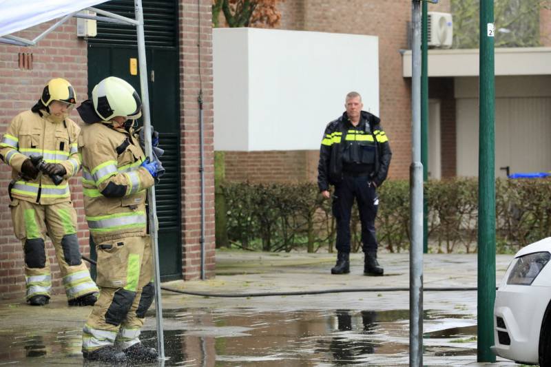 Dode vrouw aangetroffen onderaan flat