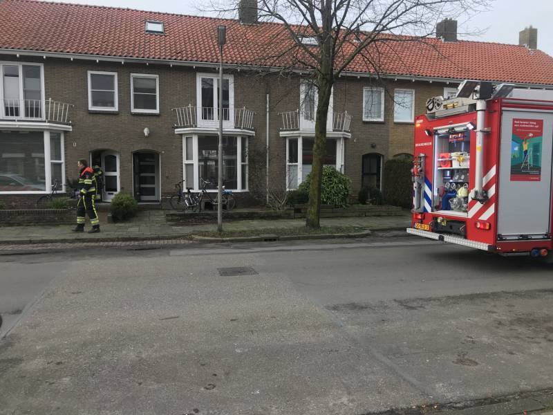 Brandweer verricht metingen na ruiken gaslucht