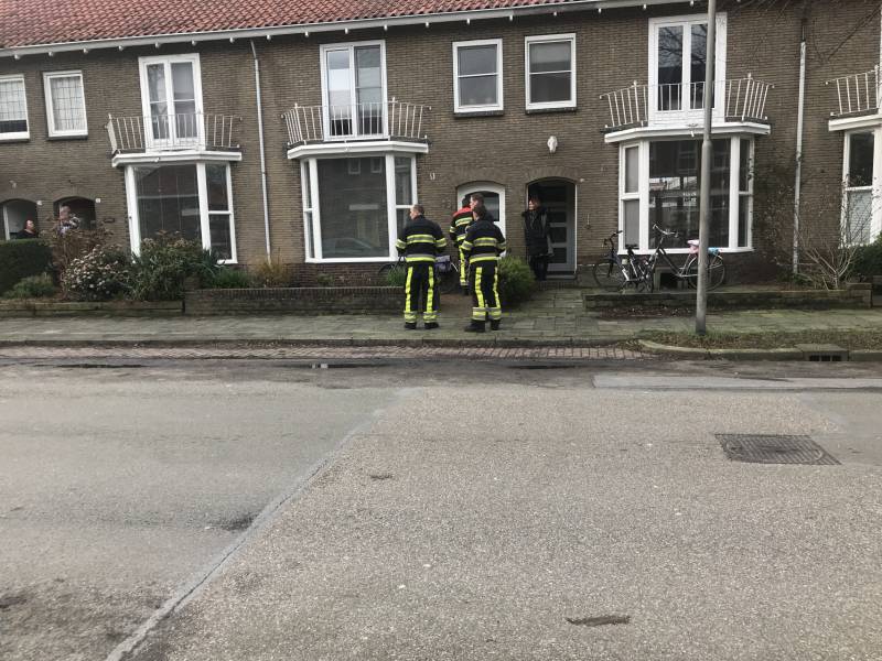 Brandweer verricht metingen na ruiken gaslucht