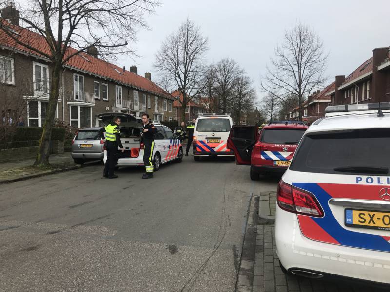 Brandweer verricht metingen na ruiken gaslucht