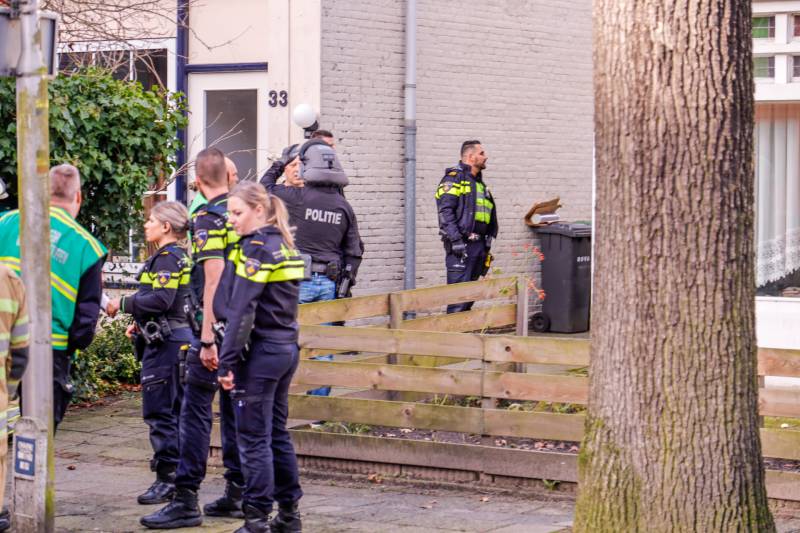 Arrestatieteam haalt man uit woning