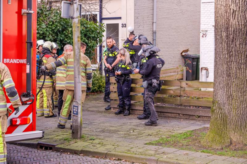 Arrestatieteam haalt man uit woning