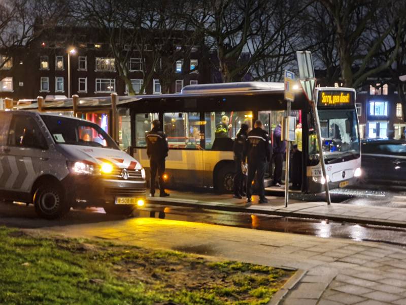 Ruit van bus kapot na verkeersruzie