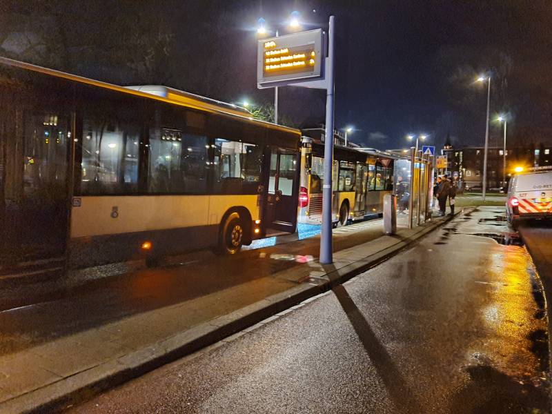 Ruit van bus kapot na verkeersruzie