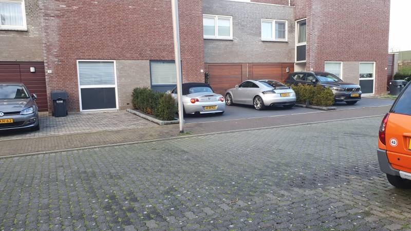 Politie onderzoekt woning en voertuigen voor een lopend onderzoek