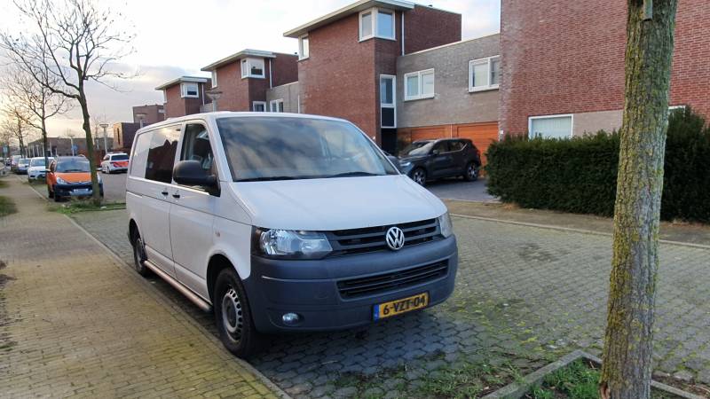 Politie onderzoekt woning en voertuigen voor een lopend onderzoek