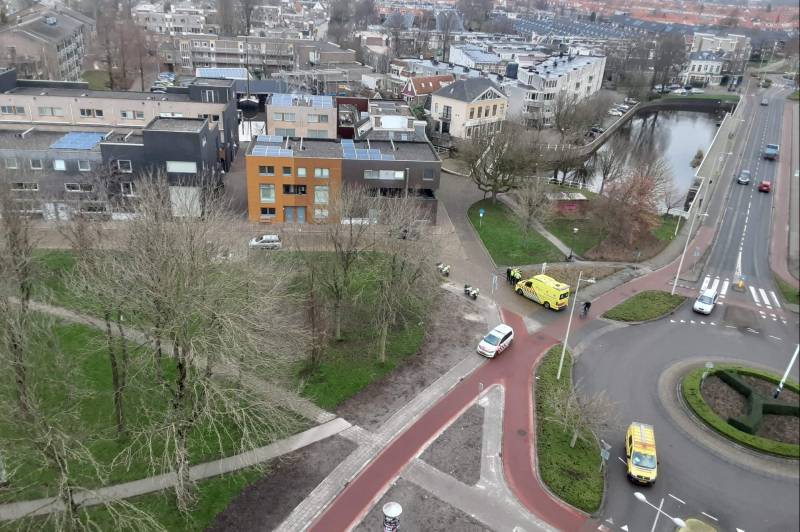 Overstekende fietsster aangereden op rotonde