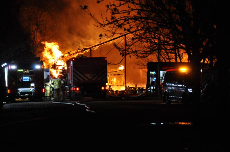 Paarden gered van grote brand op manege