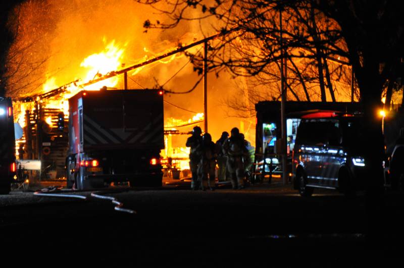 Paarden gered van grote brand op manege