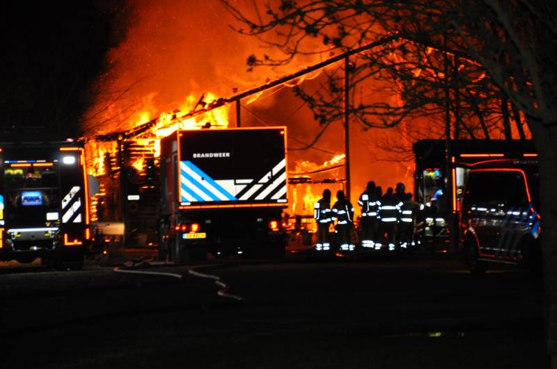 Paarden gered van grote brand op manege
