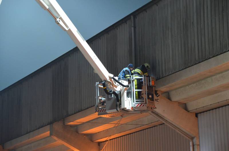 Brandweer controleert mogelijk brandje in Cambuur stadion