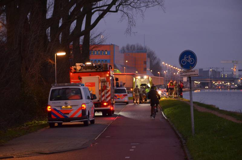Persoon te water geraakt in kanaal