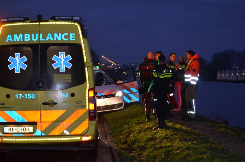 Persoon te water geraakt in kanaal