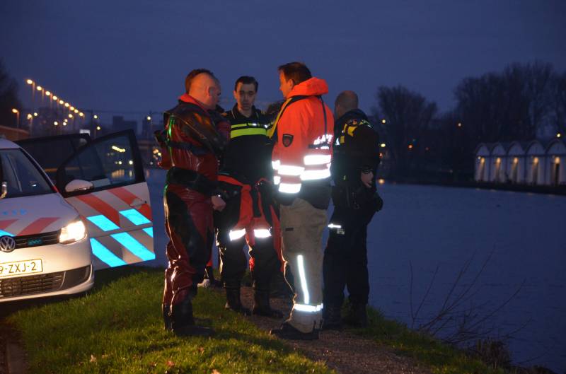 Persoon te water geraakt in kanaal