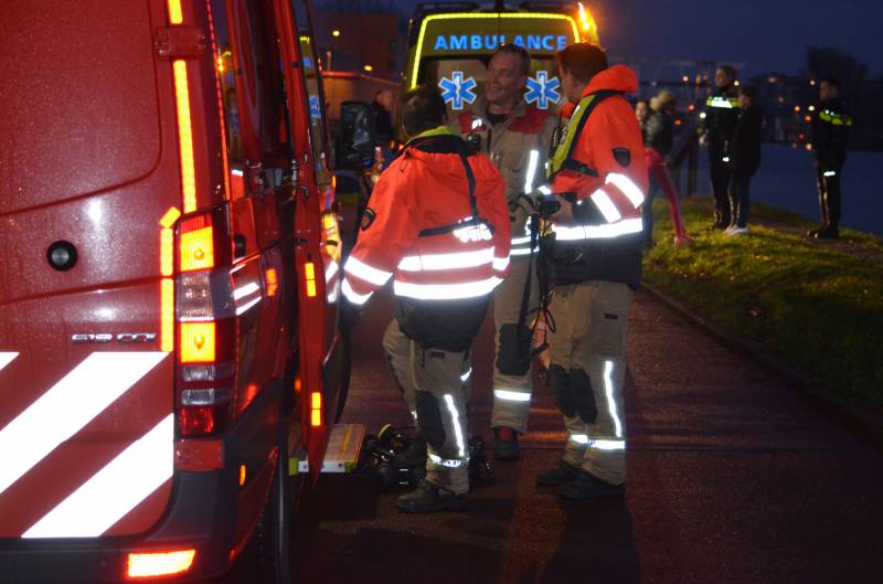 Persoon te water geraakt in kanaal