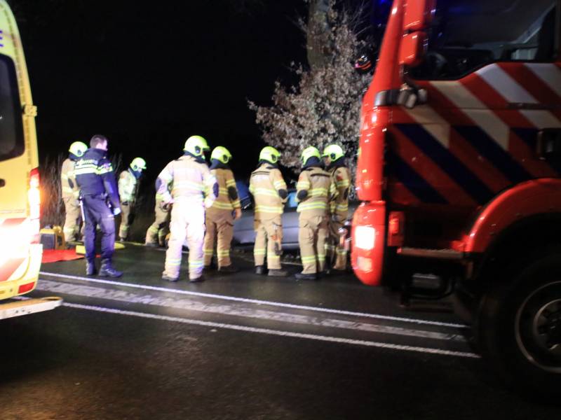 Auto crasht na achtervolging