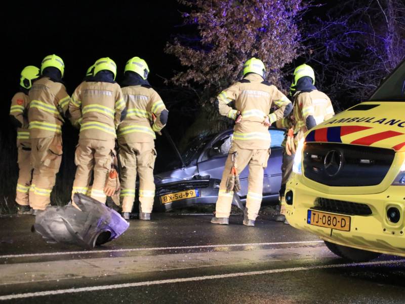 Auto crasht na achtervolging