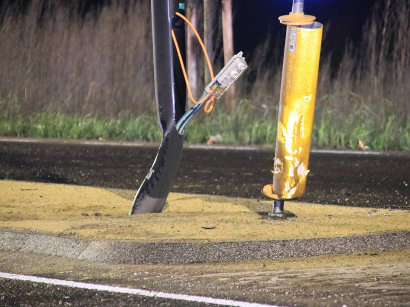 Auto crasht na achtervolging