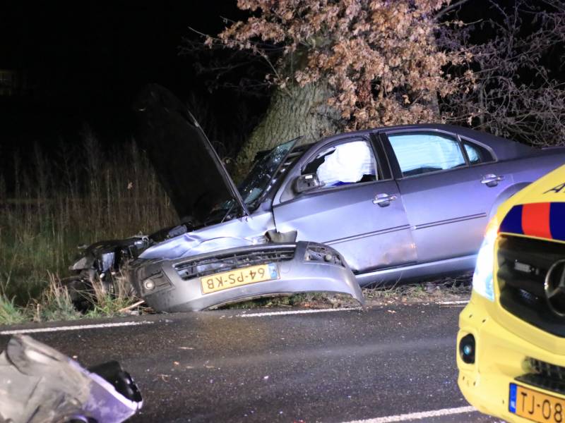 Auto crasht na achtervolging