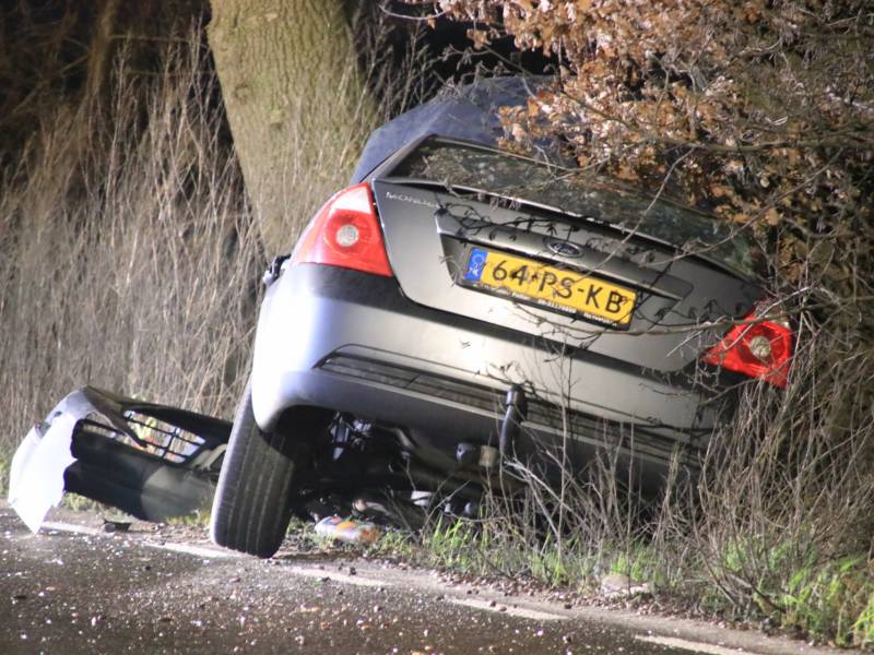 Auto crasht na achtervolging