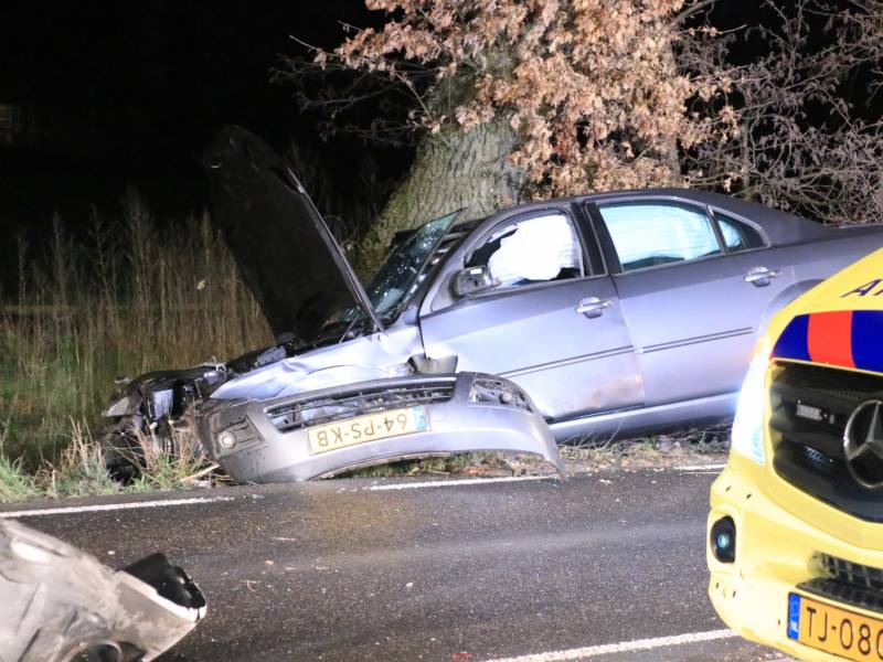 Auto crasht na achtervolging