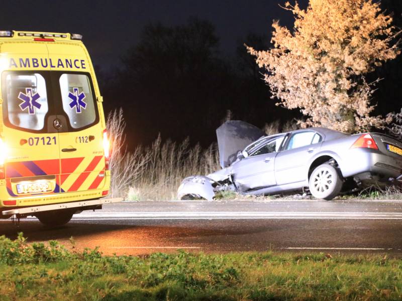 Auto crasht na achtervolging