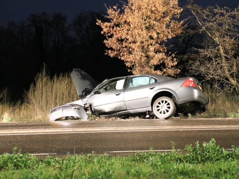 Auto crasht na achtervolging