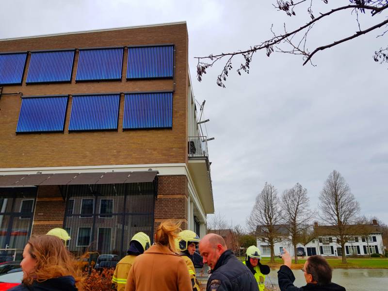 Zonnepanelen losgerukt door harde wind