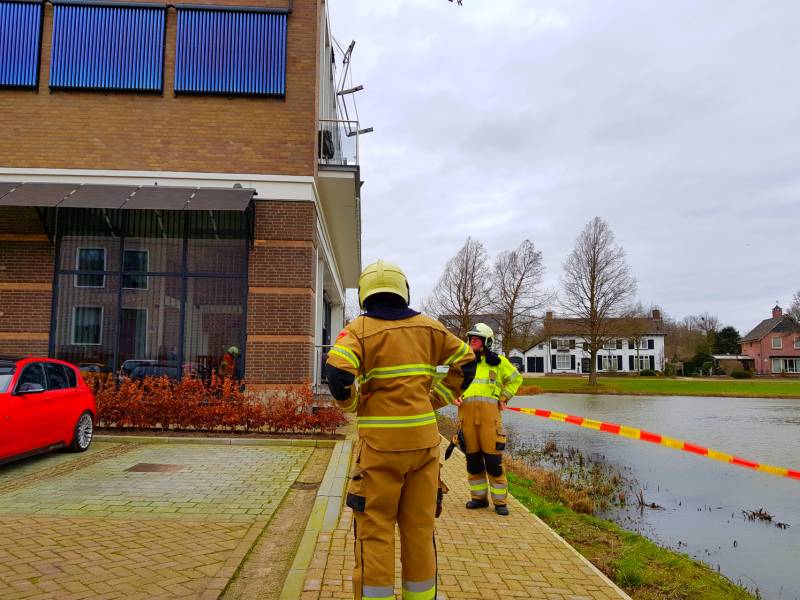 Zonnepanelen losgerukt door harde wind