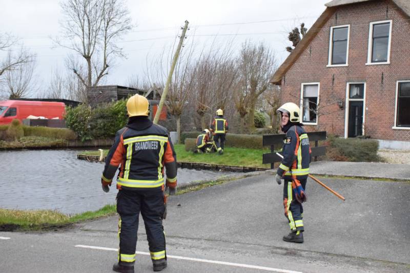 Stroompaal breekt af door harde wind