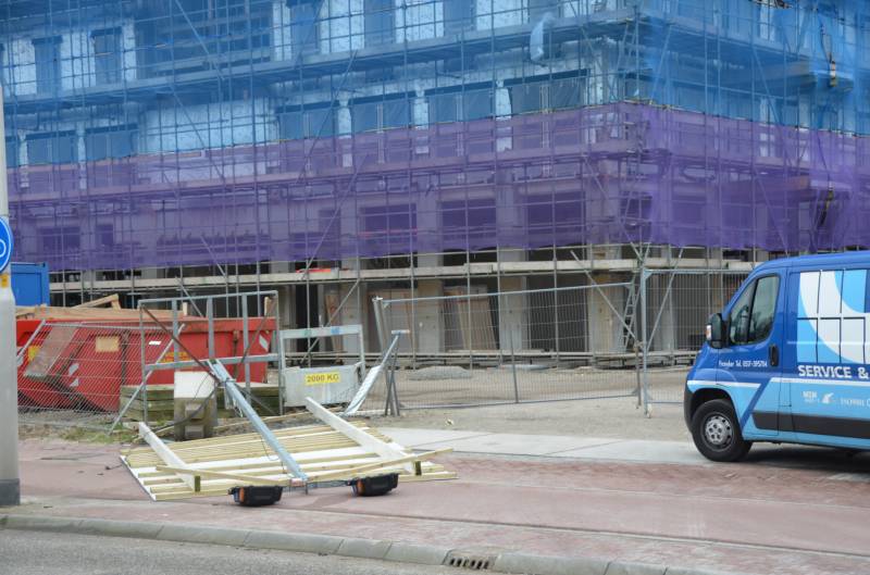 Straatmeubilair waait weg door de storm