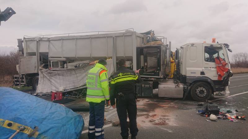 Snelweg dicht door gekantelde vrachtwagen