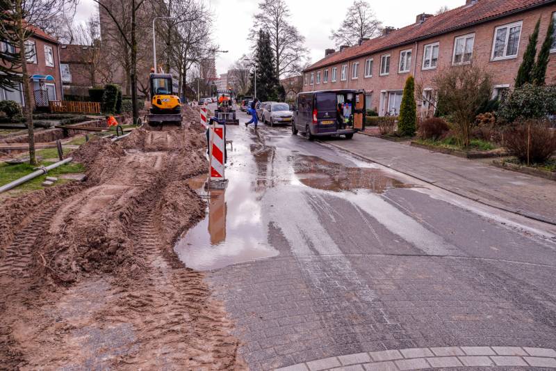 Water spuit de grond uit bij lekkage