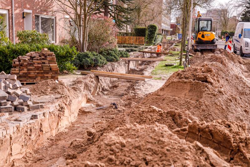 Water spuit de grond uit bij lekkage