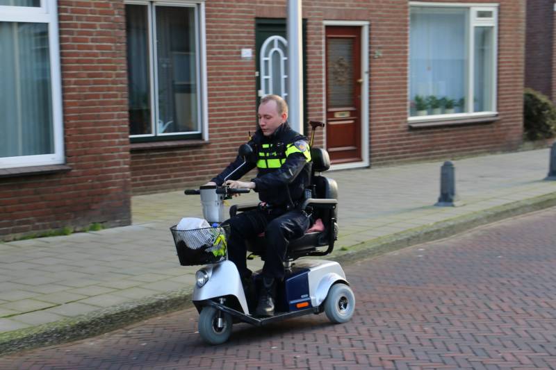 Persoon in scootmobiel ten val