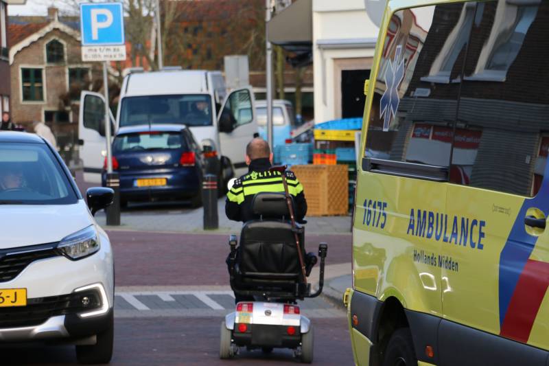 Persoon in scootmobiel ten val