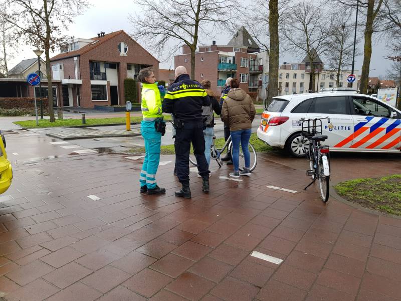 Fietser geschept bij oversteken