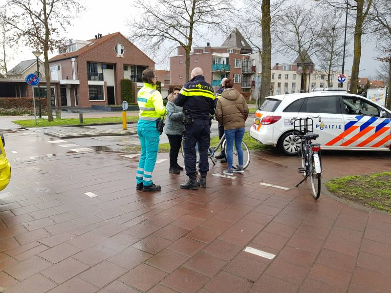 Fietser geschept bij oversteken