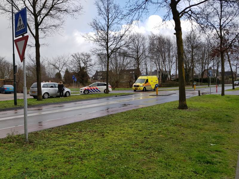 Fietser geschept bij oversteken