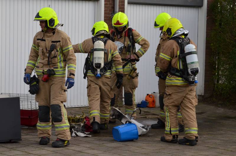 Rook uit garage leidt naar brandende spullen