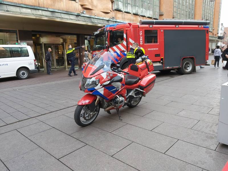 Winkelstraat afgesloten na vreemde lucht in supermarkt Albert Heijn