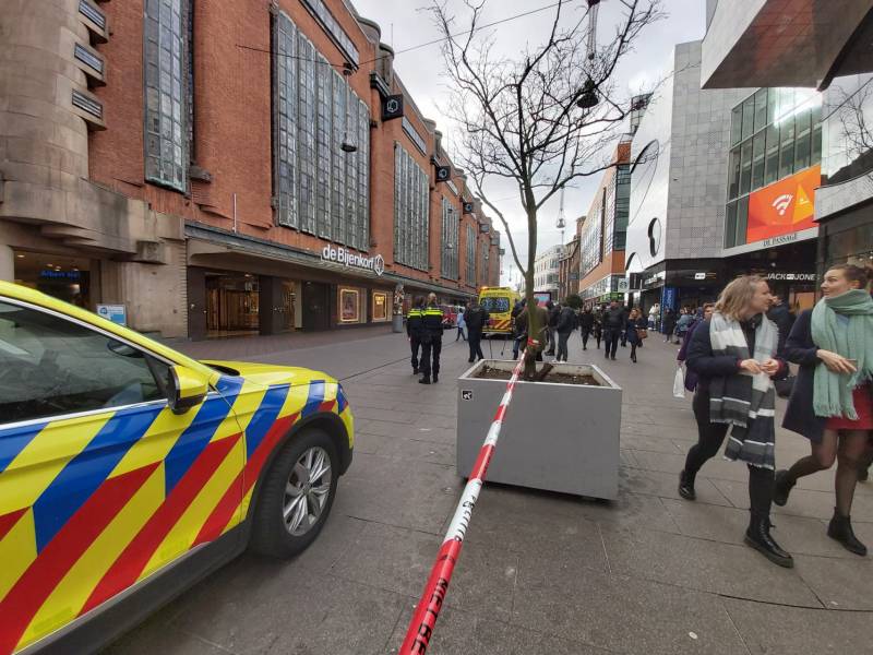 Winkelstraat afgesloten na vreemde lucht in supermarkt Albert Heijn