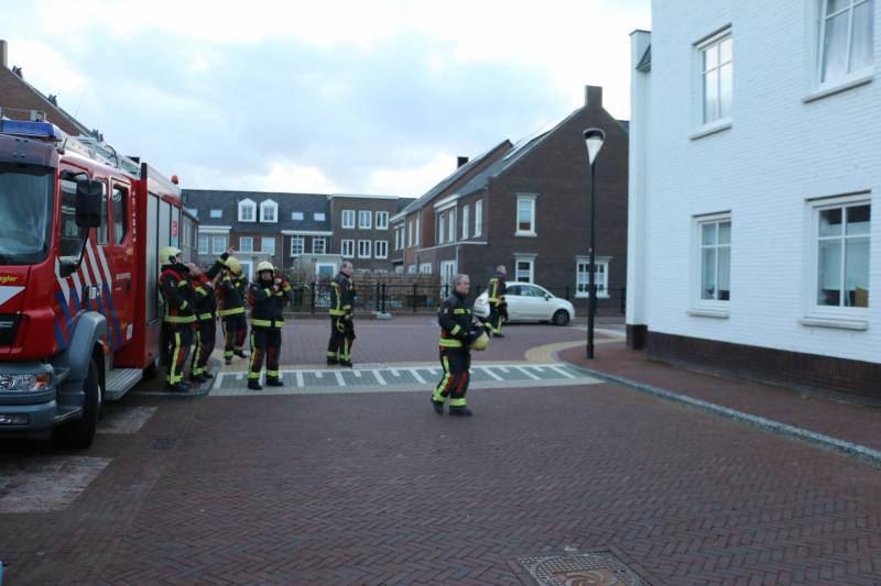 Dakpannen door harde wind los bij meerdere woningen